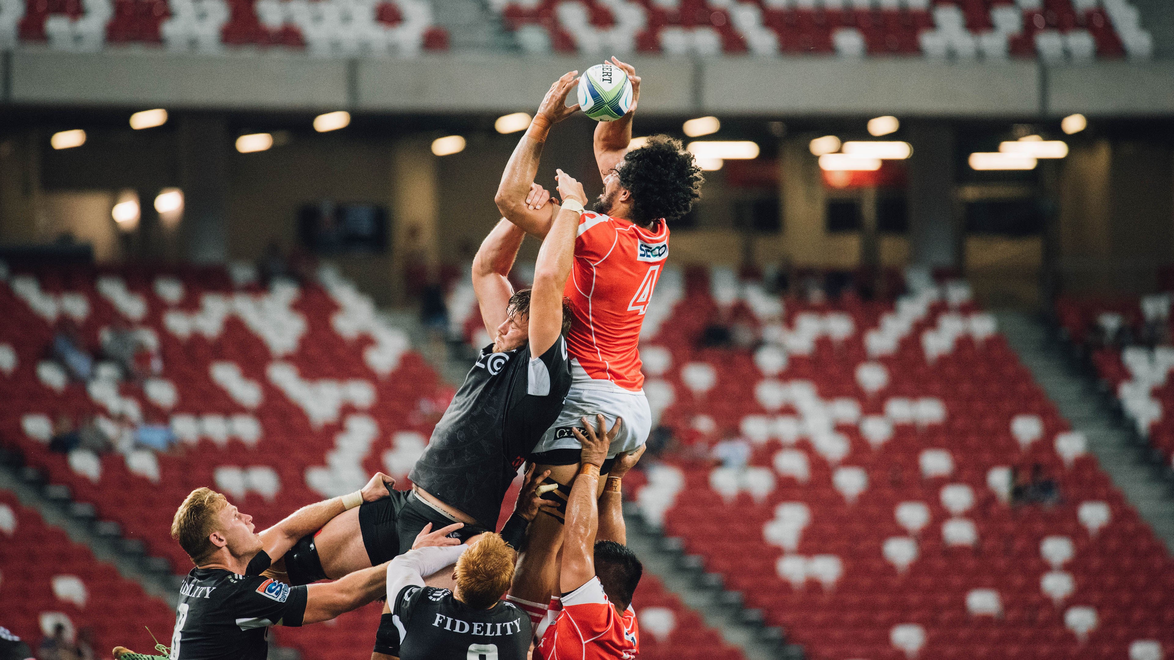 湖人险胜尼克斯，季后赛首轮中詹姆斯砍下47分，湖人比赛詹姆斯得分