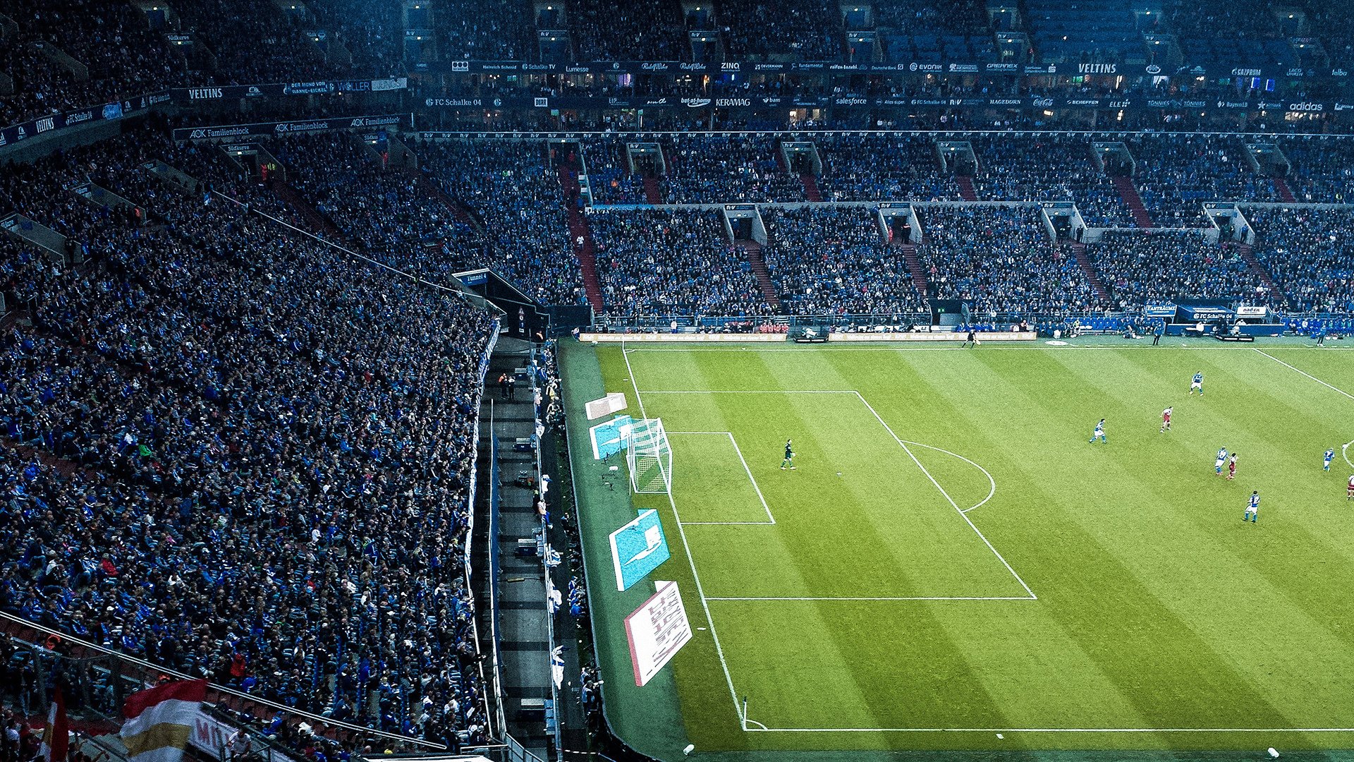 中国足球年度场均犯规数据波动图，足球比赛犯规次数